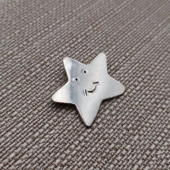 Sterling Silver Cute Smiling Star Pin Brooch B454 - Picture 2 of 5
